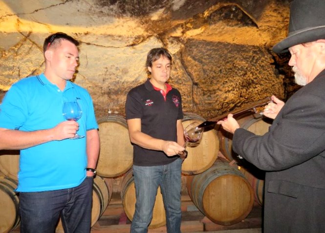 Wine-tour-Cave-Barrel-Tasting